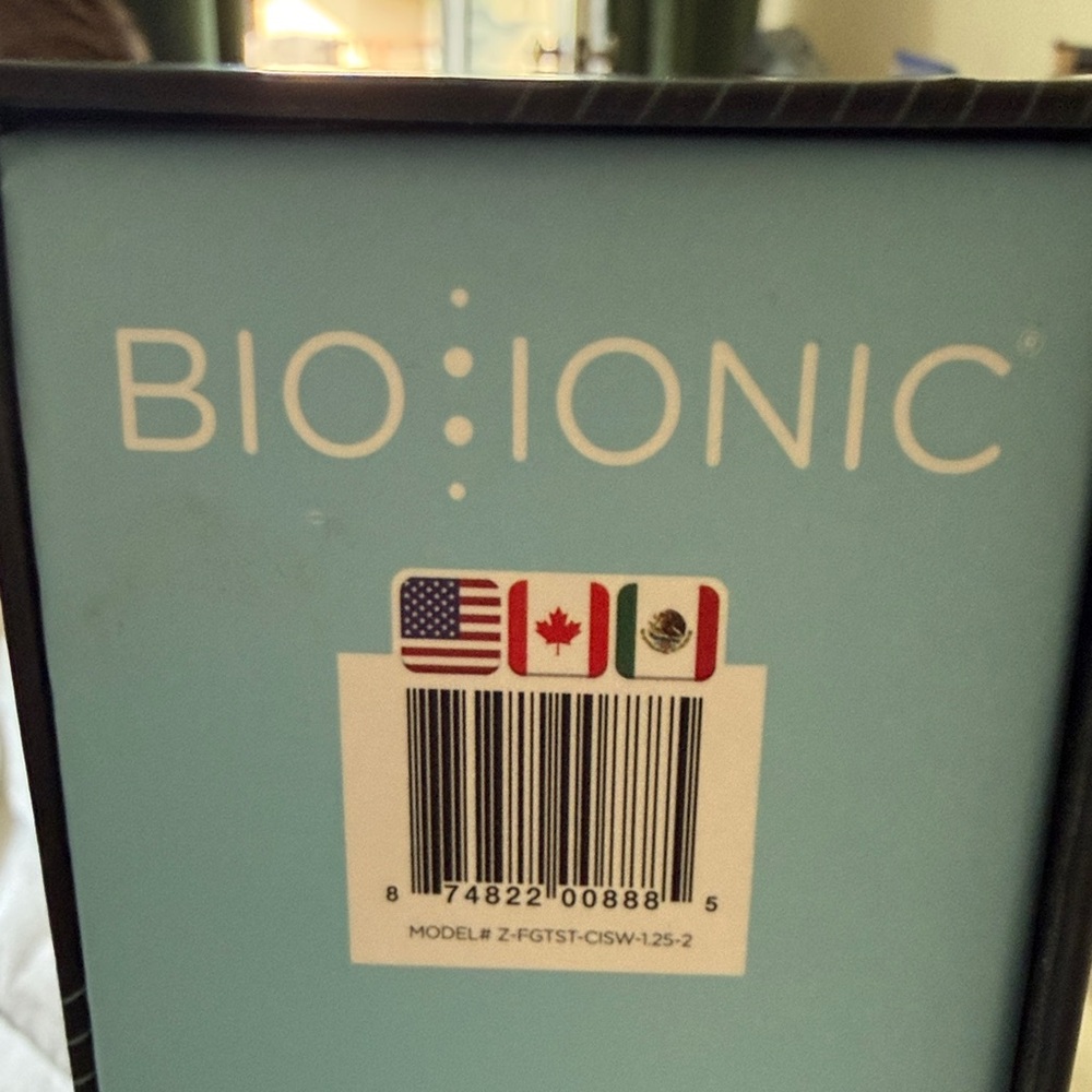 Bio Ionic StyleWinder Pro Rotating Styling Iron 1.25" - White - Picture 2 of 4